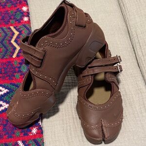 Nike Brown Women's Flats Air Rift tabi